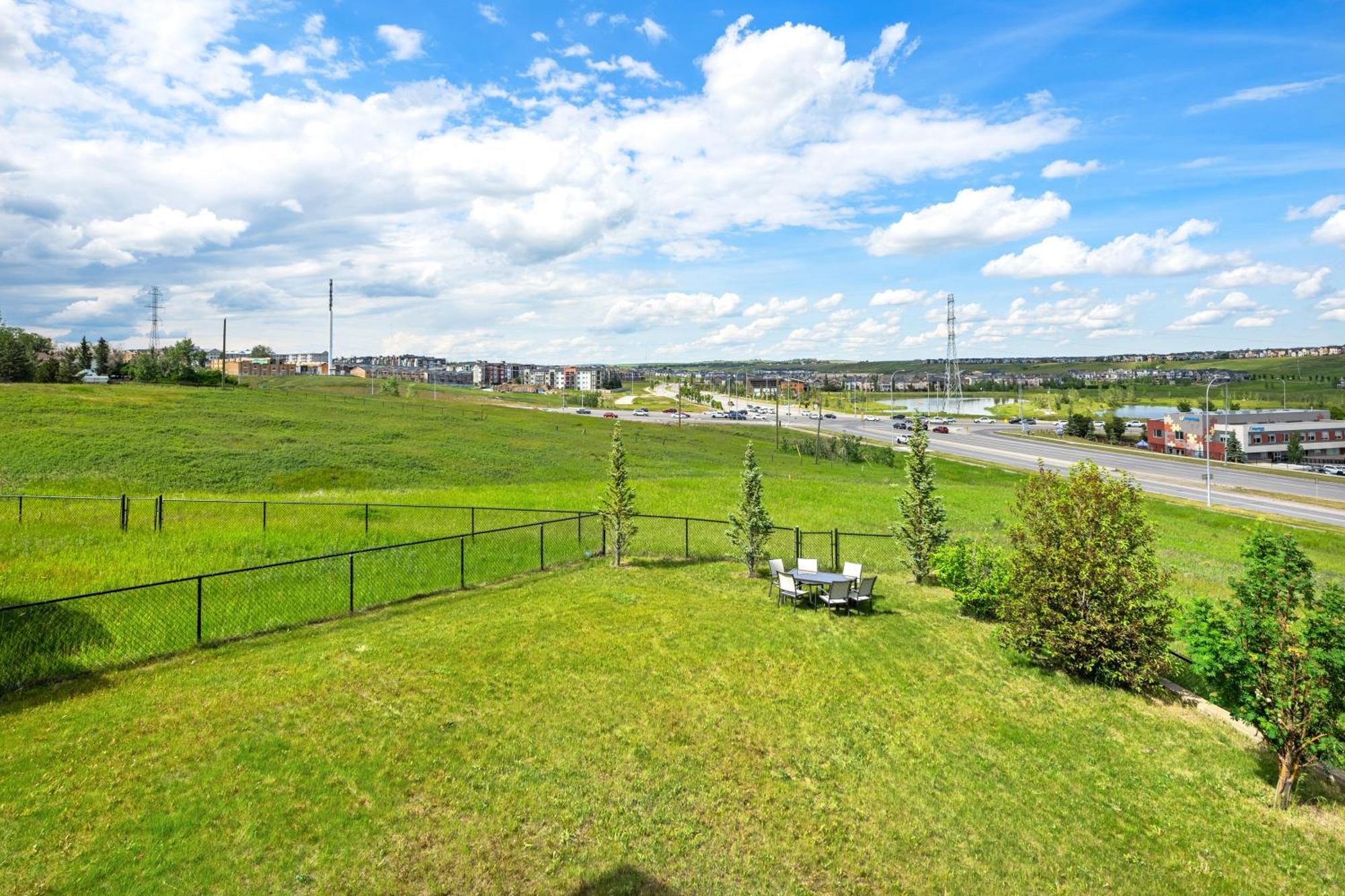 Luxury Lakeview Home - 2500Sqft Of Private Space With 5 Beds, 4 Bath, 2 Living Rooms, Kitchen, Ac, Jacuzzi, 18-Min To Airport, 20-Min To Downtown, 80-Min To Banff YYC 외부 사진