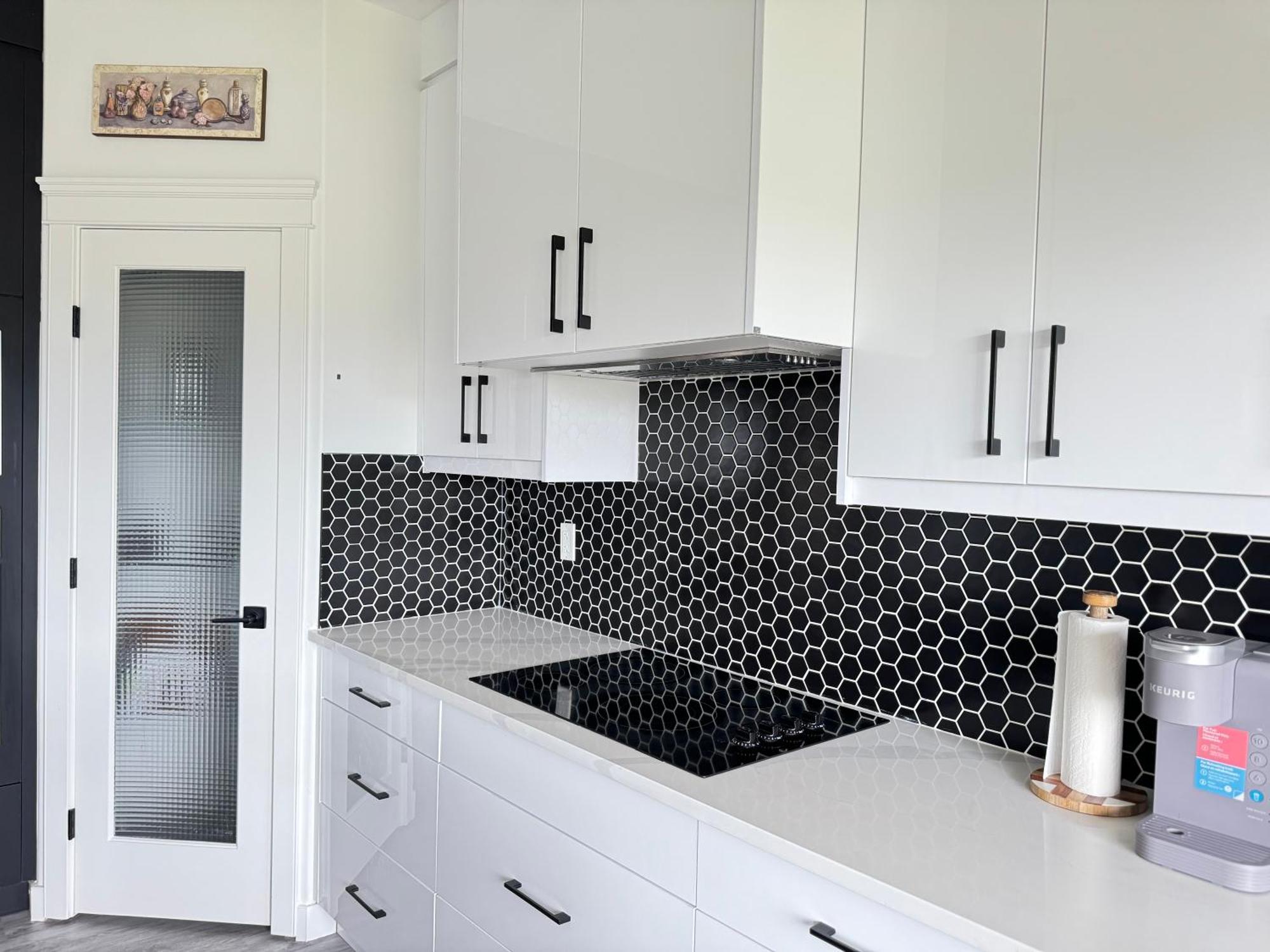 Luxury Lakeview Home - 2500Sqft Of Private Space With 5 Beds, 4 Bath, 2 Living Rooms, Kitchen, Ac, Jacuzzi, 18-Min To Airport, 20-Min To Downtown, 80-Min To Banff YYC 외부 사진