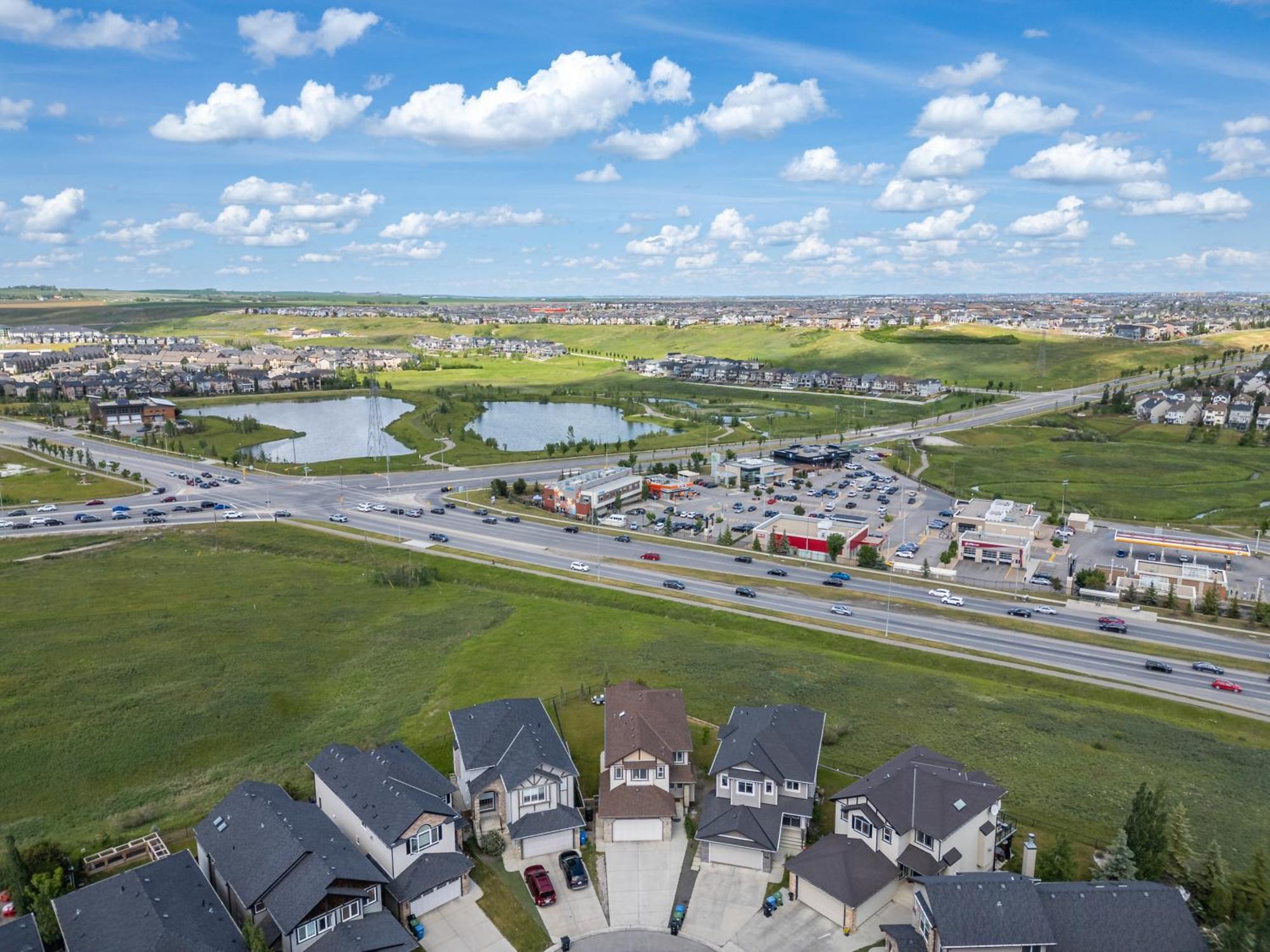 Luxury Lakeview Home - 2500Sqft Of Private Space With 5 Beds, 4 Bath, 2 Living Rooms, Kitchen, Ac, Jacuzzi, 18-Min To Airport, 20-Min To Downtown, 80-Min To Banff YYC 외부 사진