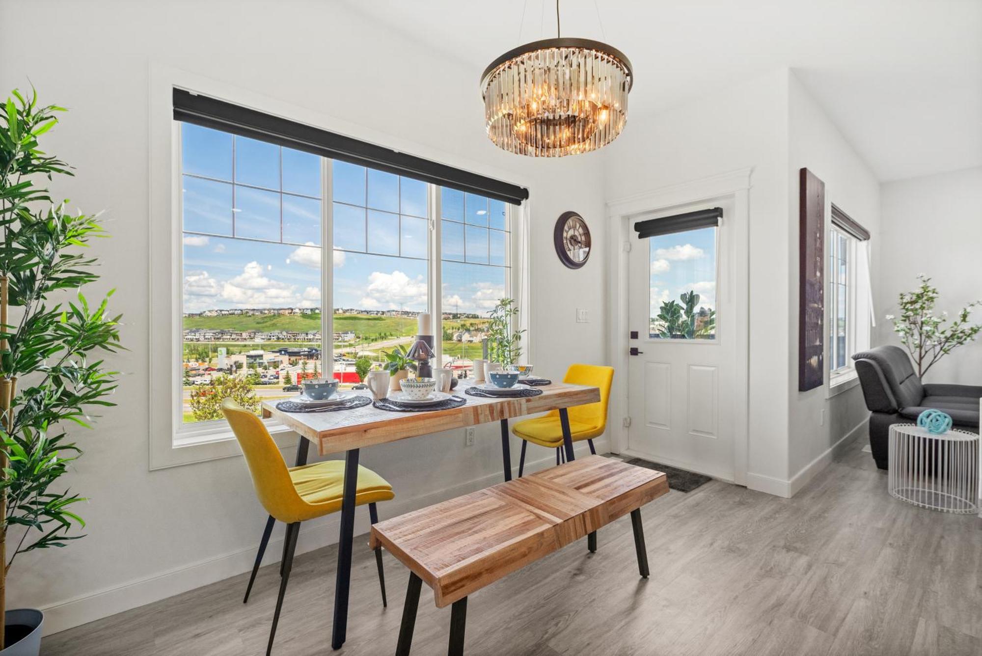 Luxury Lakeview Home - 2500Sqft Of Private Space With 5 Beds, 4 Bath, 2 Living Rooms, Kitchen, Ac, Jacuzzi, 18-Min To Airport, 20-Min To Downtown, 80-Min To Banff YYC 외부 사진