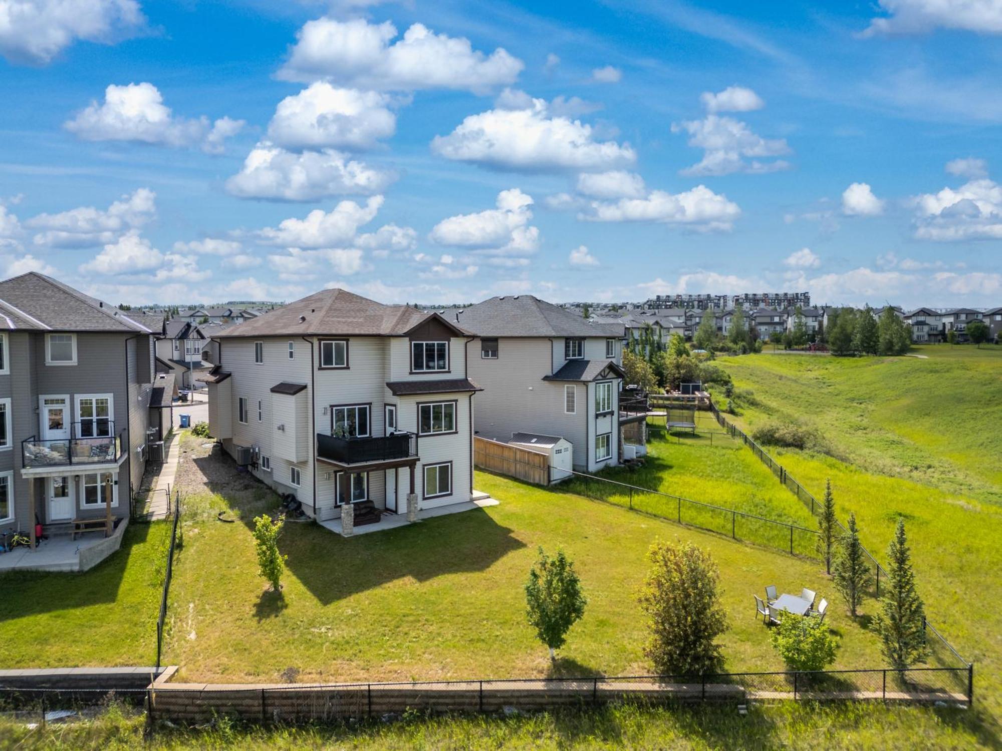 Luxury Lakeview Home - 2500Sqft Of Private Space With 5 Beds, 4 Bath, 2 Living Rooms, Kitchen, Ac, Jacuzzi, 18-Min To Airport, 20-Min To Downtown, 80-Min To Banff YYC 외부 사진