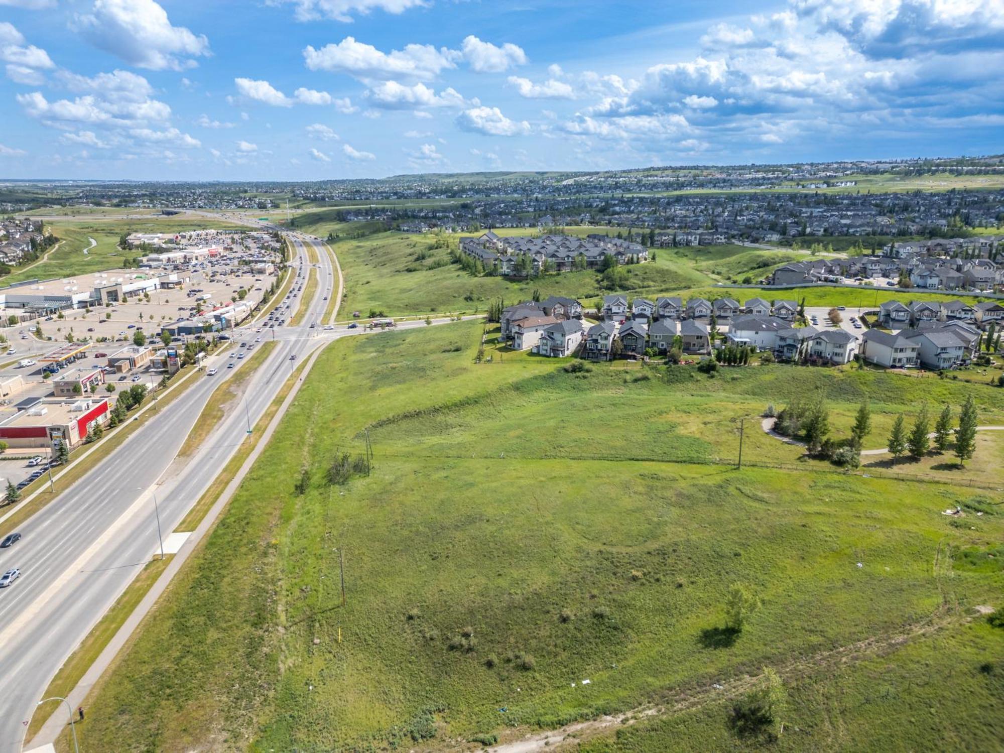 Luxury Lakeview Home - 2500Sqft Of Private Space With 5 Beds, 4 Bath, 2 Living Rooms, Kitchen, Ac, Jacuzzi, 18-Min To Airport, 20-Min To Downtown, 80-Min To Banff YYC 외부 사진