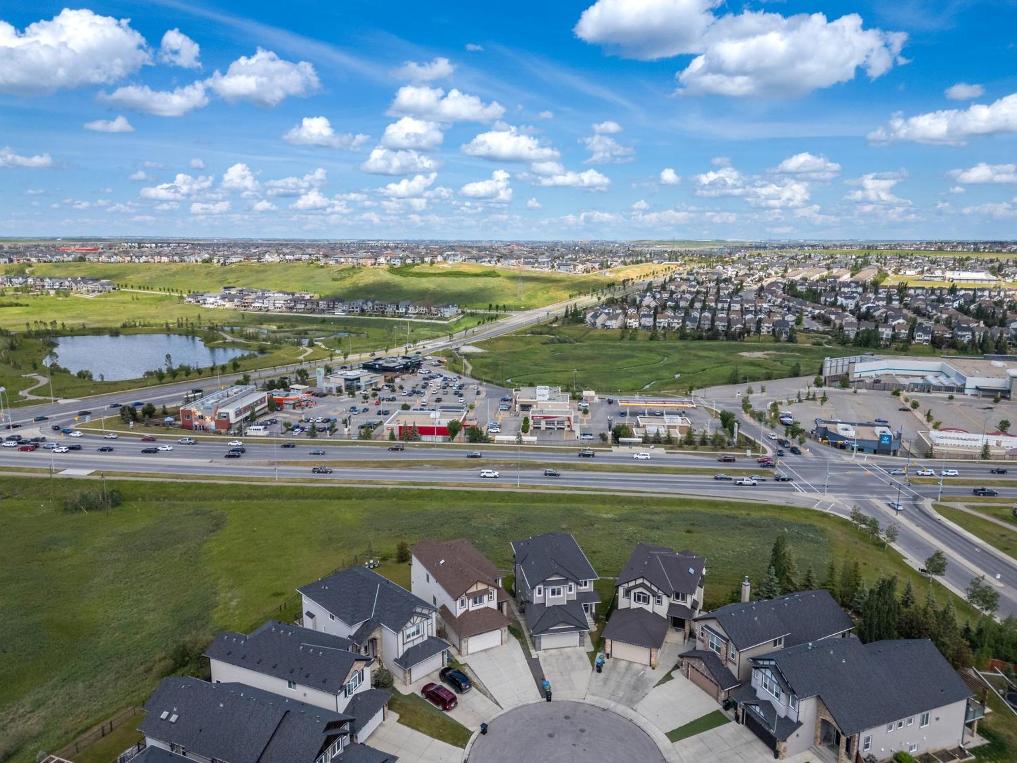 Luxury Lakeview Home - 2500Sqft Of Private Space With 5 Beds, 4 Bath, 2 Living Rooms, Kitchen, Ac, Jacuzzi, 18-Min To Airport, 20-Min To Downtown, 80-Min To Banff YYC 외부 사진