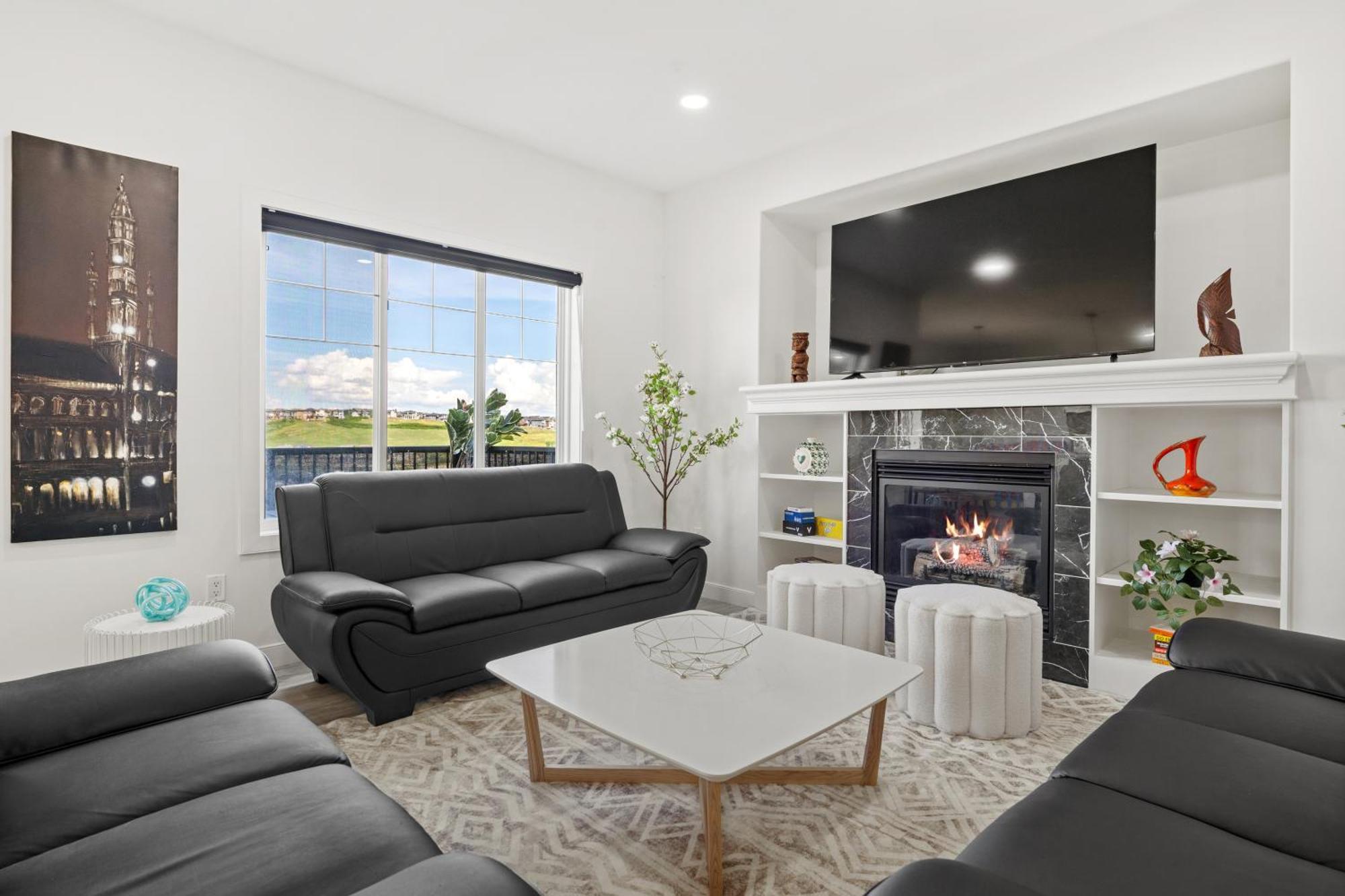 Luxury Lakeview Home - 2500Sqft Of Private Space With 5 Beds, 4 Bath, 2 Living Rooms, Kitchen, Ac, Jacuzzi, 18-Min To Airport, 20-Min To Downtown, 80-Min To Banff YYC 외부 사진
