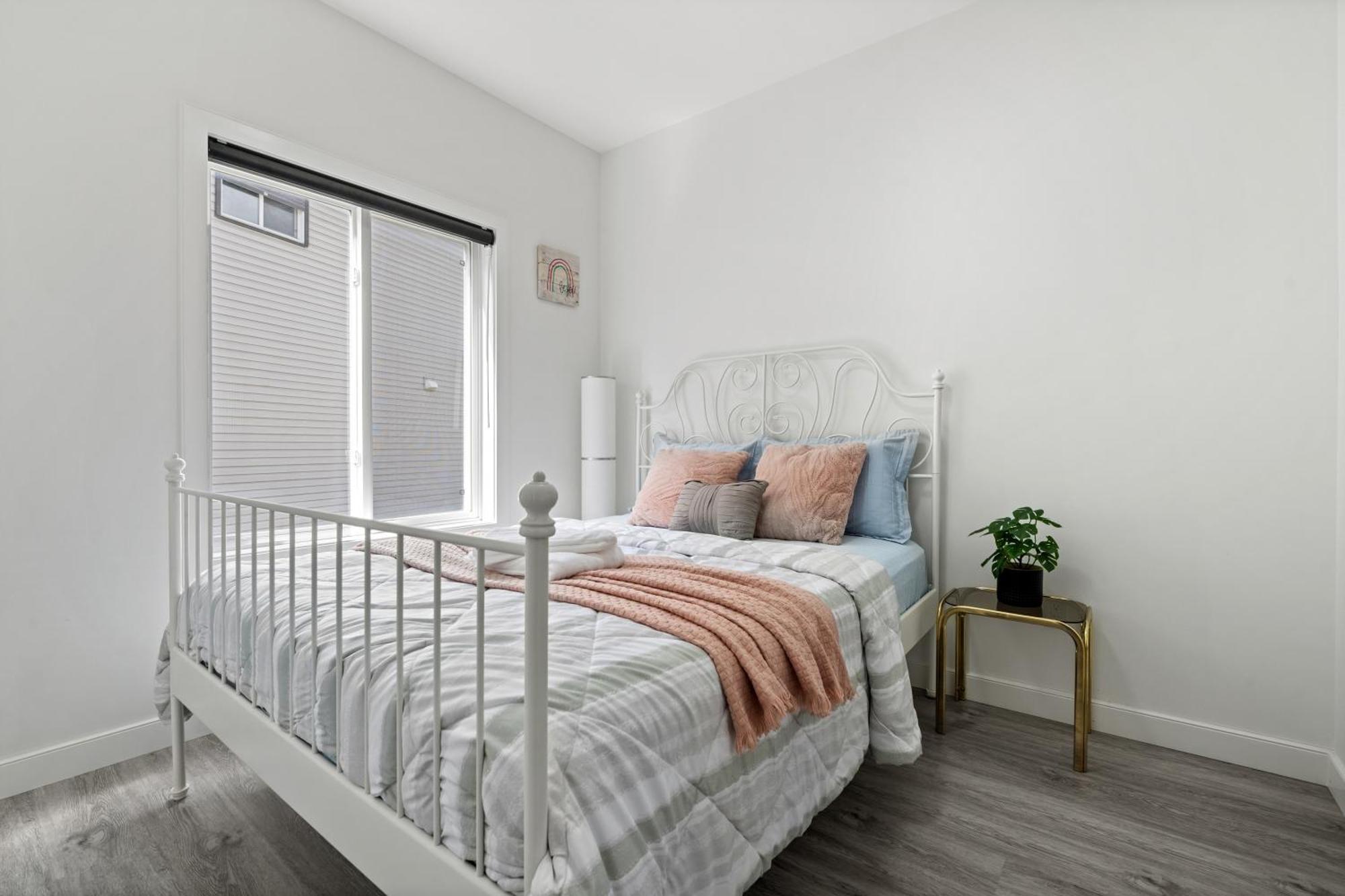 Luxury Lakeview Home - 2500Sqft Of Private Space With 5 Beds, 4 Bath, 2 Living Rooms, Kitchen, Ac, Jacuzzi, 18-Min To Airport, 20-Min To Downtown, 80-Min To Banff YYC 외부 사진