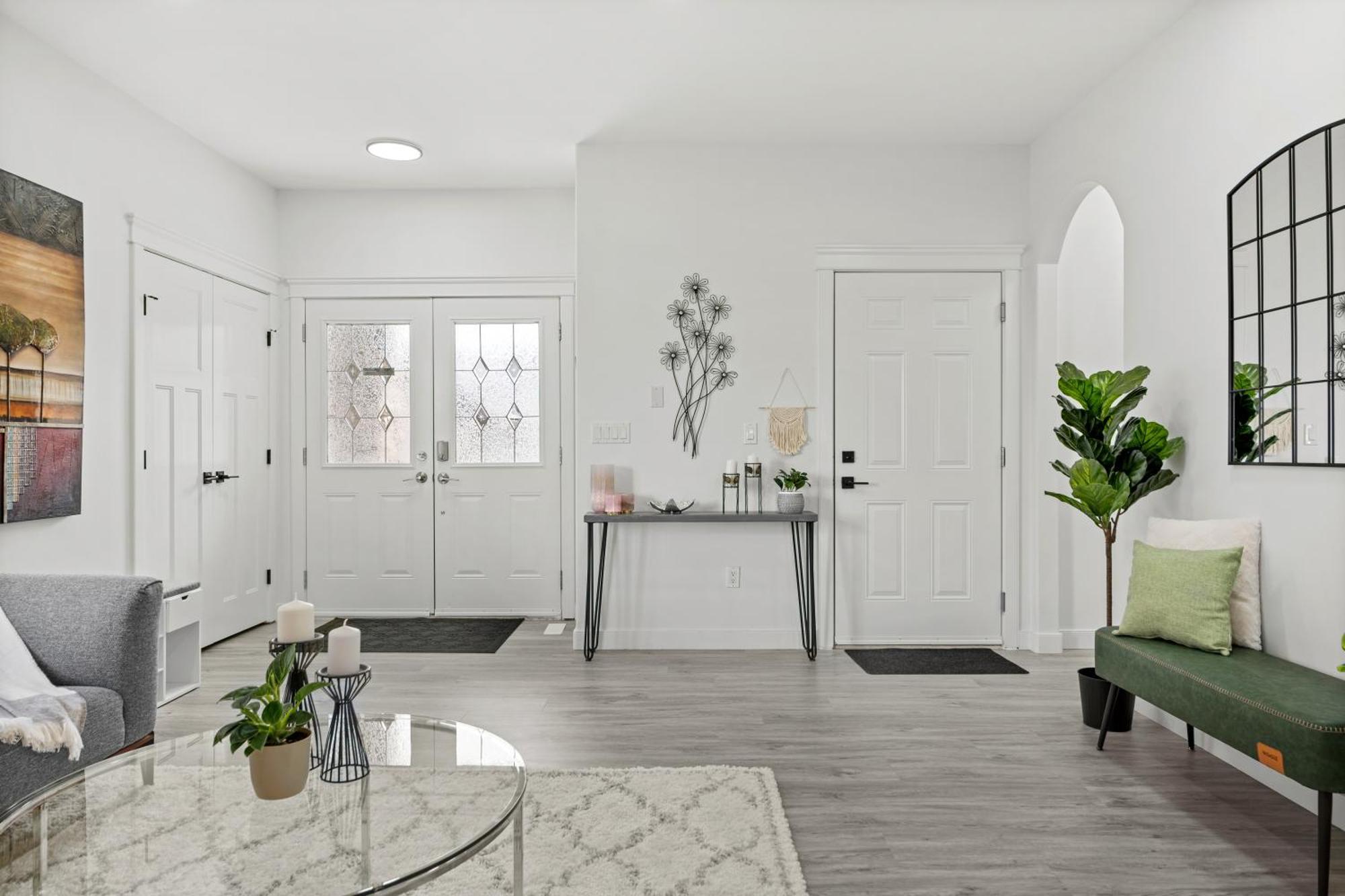 Luxury Lakeview Home - 2500Sqft Of Private Space With 5 Beds, 4 Bath, 2 Living Rooms, Kitchen, Ac, Jacuzzi, 18-Min To Airport, 20-Min To Downtown, 80-Min To Banff YYC 외부 사진