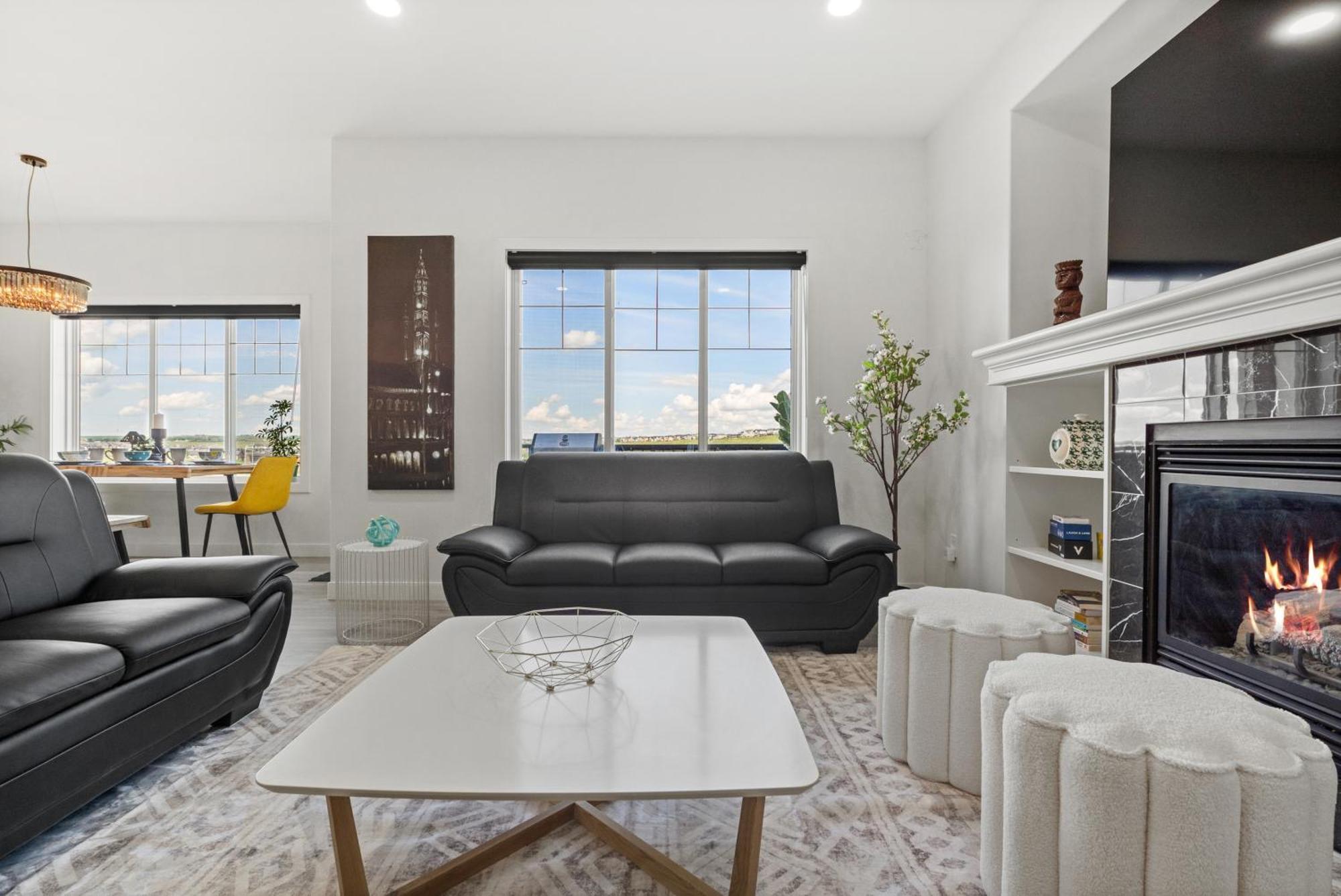 Luxury Lakeview Home - 2500Sqft Of Private Space With 5 Beds, 4 Bath, 2 Living Rooms, Kitchen, Ac, Jacuzzi, 18-Min To Airport, 20-Min To Downtown, 80-Min To Banff YYC 외부 사진
