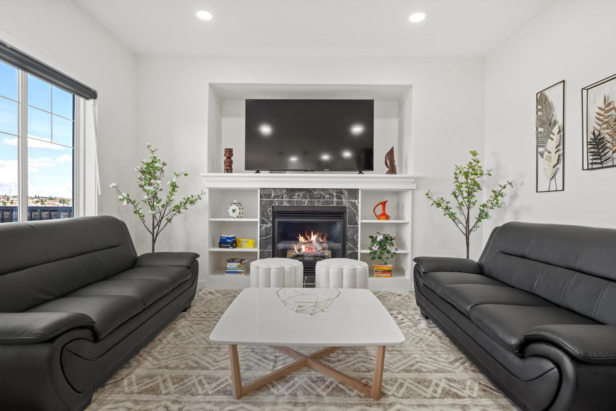 Luxury Lakeview Home - 2500Sqft Of Private Space With 5 Beds, 4 Bath, 2 Living Rooms, Kitchen, Ac, Jacuzzi, 18-Min To Airport, 20-Min To Downtown, 80-Min To Banff YYC 외부 사진