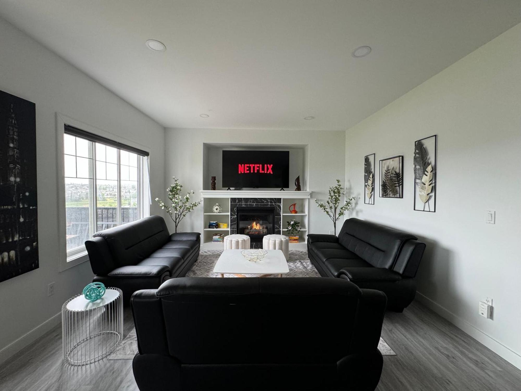 Luxury Lakeview Home - 2500Sqft Of Private Space With 5 Beds, 4 Bath, 2 Living Rooms, Kitchen, Ac, Jacuzzi, 18-Min To Airport, 20-Min To Downtown, 80-Min To Banff YYC 외부 사진